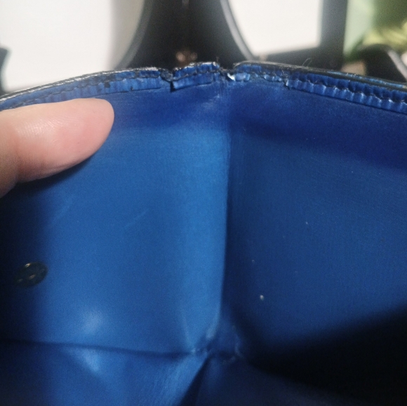 LV Double Snap Epi Wallet - Picture 13 of 16